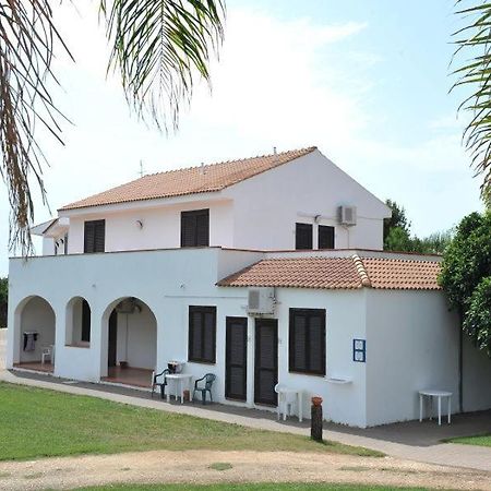 Hotel Club Santa Sabina Торре-Санта-Сабина Экстерьер фото
