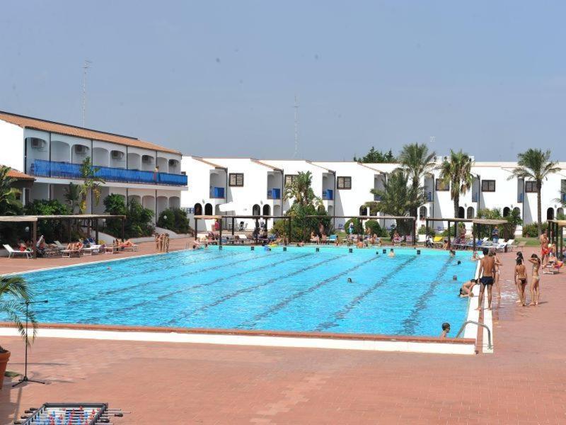 Hotel Club Santa Sabina Торре-Санта-Сабина Экстерьер фото