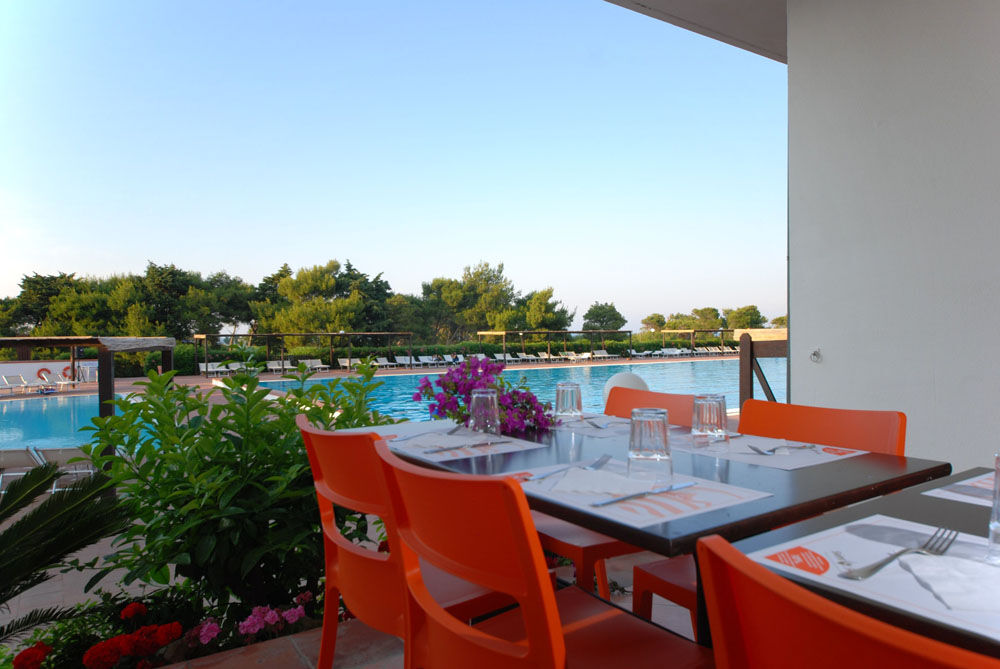 Hotel Club Santa Sabina Торре-Санта-Сабина Экстерьер фото